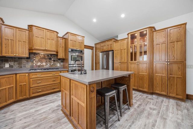 323 Wileman Drive, Edgerton, WI 53534