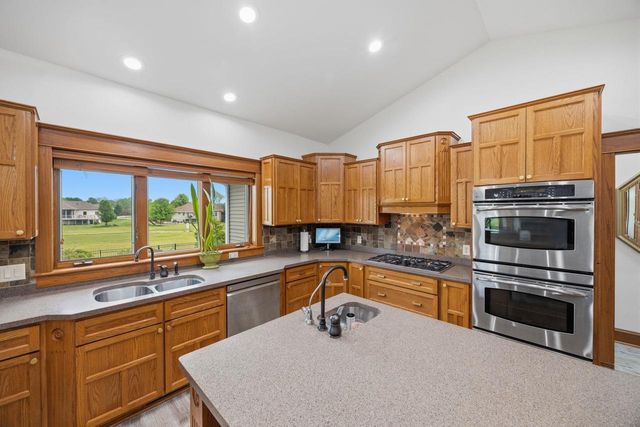 323 Wileman Drive, Edgerton, WI 53534