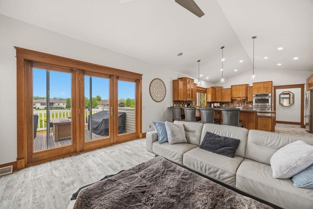 323 Wileman Drive, Edgerton, WI 53534