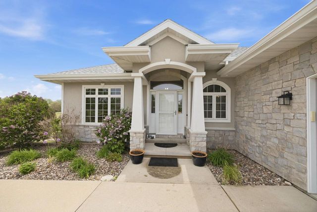 323 Wileman Drive, Edgerton, WI 53534