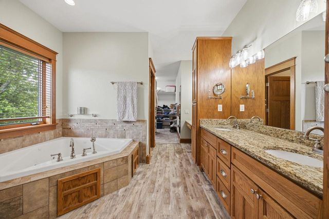 323 Wileman Drive, Edgerton, WI 53534