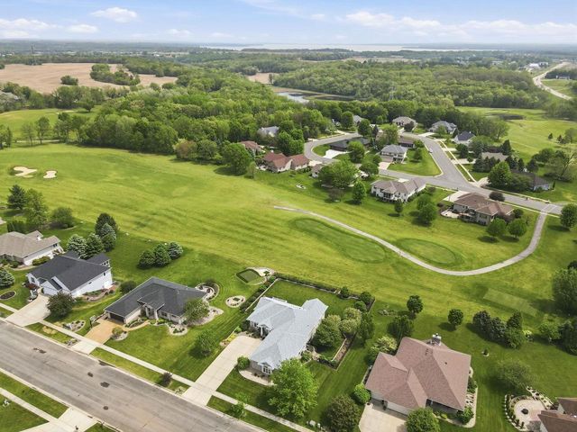 323 Wileman Drive, Edgerton, WI 53534