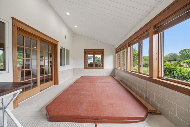 323 Wileman Drive, Edgerton, WI 53534