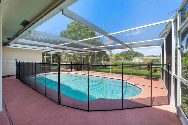 3880 Coral Hills Dr, Coral Springs, FL 33065