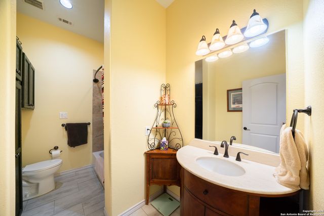 120 County Road 6867, Natalia, TX 78059
