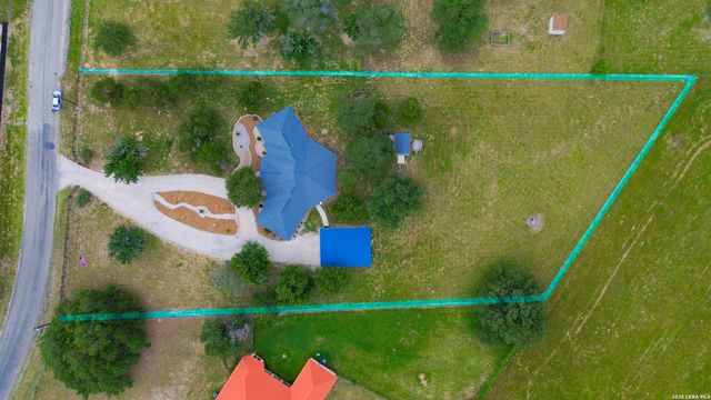 120 County Road 6867, Natalia, TX 78059
