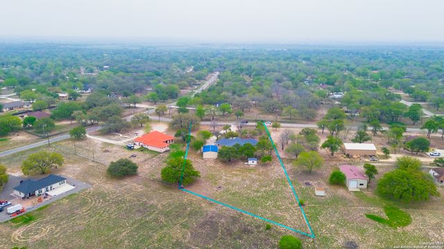 120 County Road 6867, Natalia, TX 78059