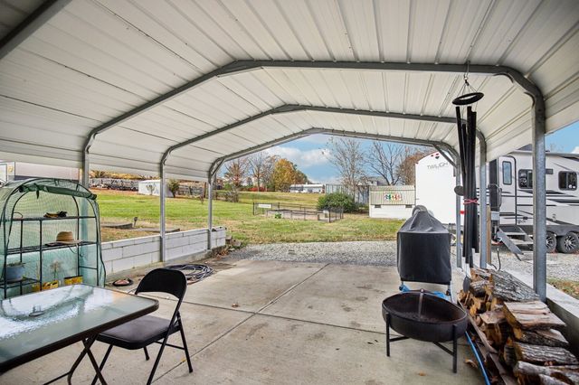 155 Rolling Hills Dr, Tennessee Ridge, TN 37178