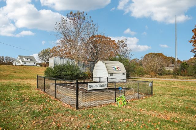 155 Rolling Hills Dr, Tennessee Ridge, TN 37178