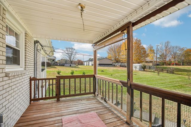 155 Rolling Hills Dr, Tennessee Ridge, TN 37178