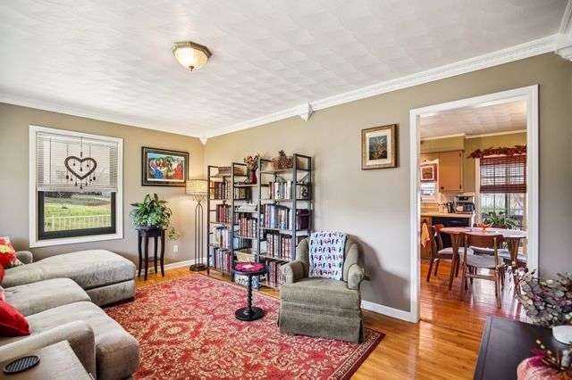 155 Rolling Hills Dr, Tennessee Ridge, TN 37178