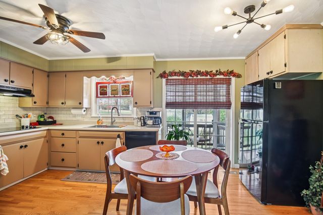 155 Rolling Hills Dr, Tennessee Ridge, TN 37178