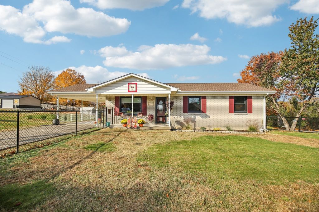 155 Rolling Hills Dr, Tennessee Ridge, TN 37178