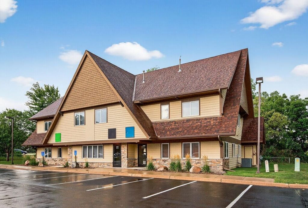 2115 County Road D E 200, Maplewood, MN 55109 — exterior