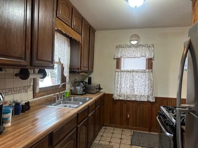 6912 60th Avenue N, Crystal, MN 55428