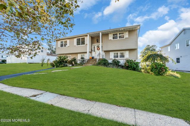 26 Tralee Road, Hazlet, NJ 07730
