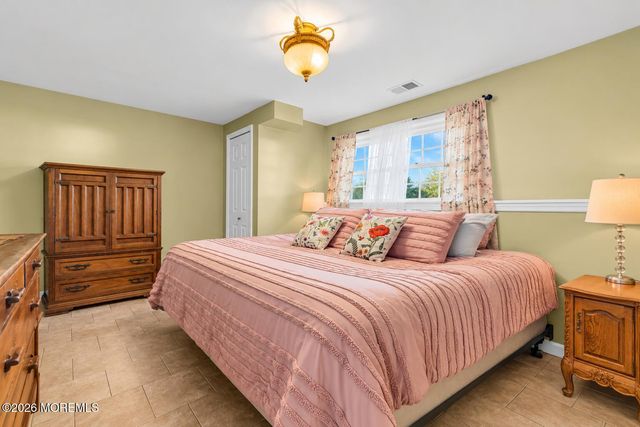 26 Tralee Road, Hazlet, NJ 07730