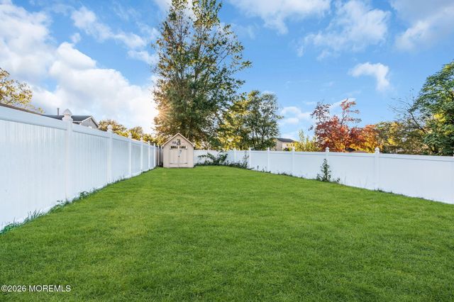 26 Tralee Road, Hazlet, NJ 07730