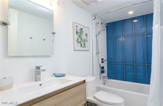 10682 Gulf Shore DR C-204, Naples, FL 34108