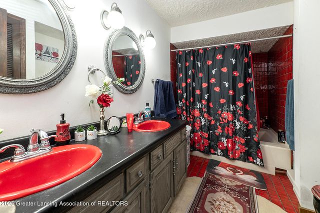 2806 S Washington Avenue, Lansing, MI 48910