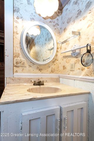 2806 S Washington Avenue, Lansing, MI 48910