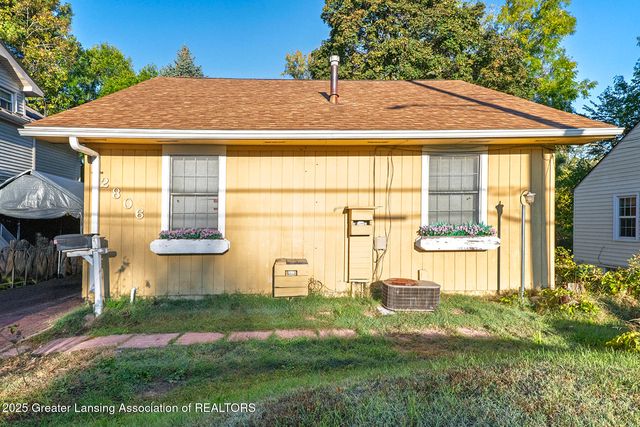 2806 S Washington Avenue, Lansing, MI 48910