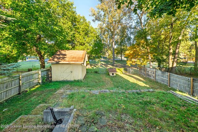 2806 S Washington Avenue, Lansing, MI 48910