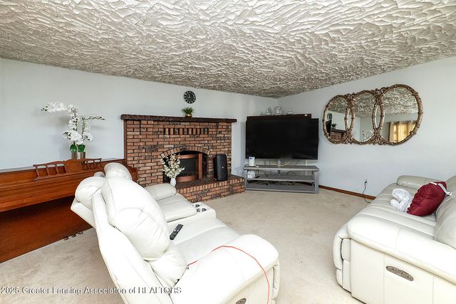 2806 S Washington Avenue, Lansing, MI 48910