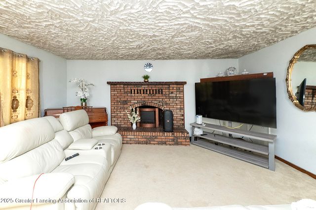 2806 S Washington Avenue, Lansing, MI 48910