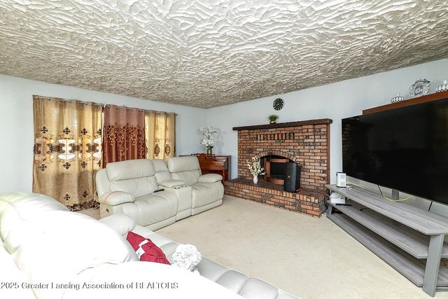 2806 S Washington Avenue, Lansing, MI 48910