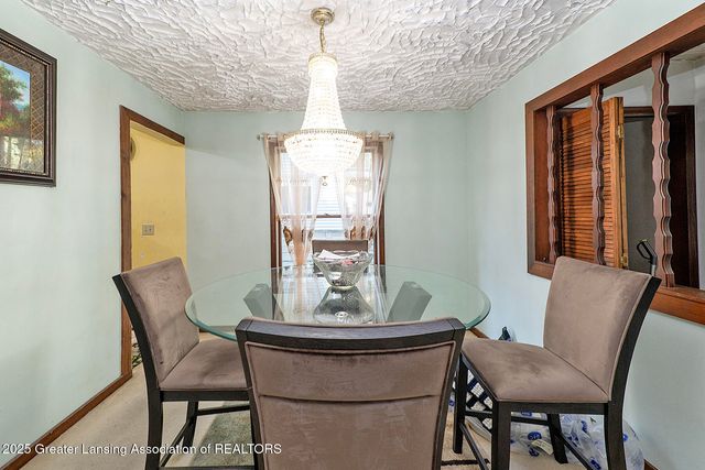 2806 S Washington Avenue, Lansing, MI 48910