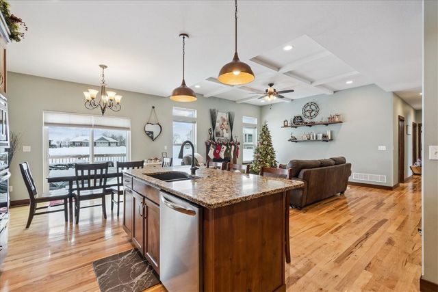 704 Cedar Bend Dr, Solon, IA 52333