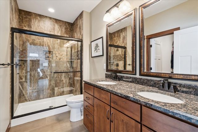 704 Cedar Bend Dr, Solon, IA 52333