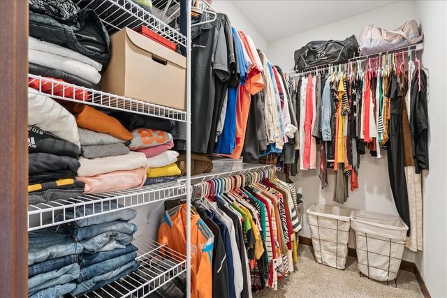 704 Cedar Bend Dr, Solon, IA 52333