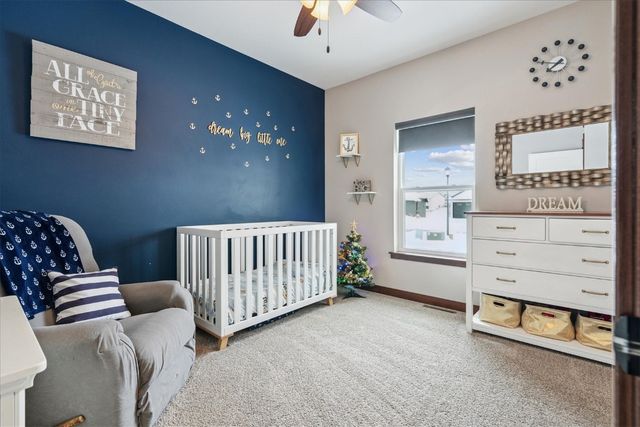 704 Cedar Bend Dr, Solon, IA 52333