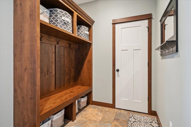 704 Cedar Bend Dr, Solon, IA 52333