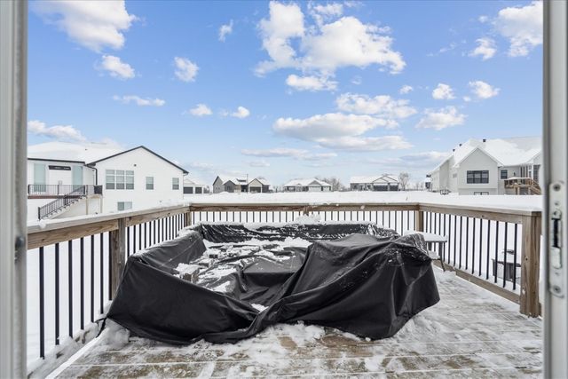 704 Cedar Bend Dr, Solon, IA 52333