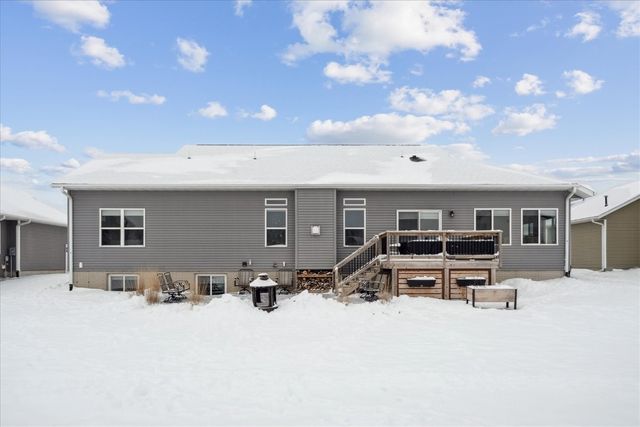 704 Cedar Bend Dr, Solon, IA 52333