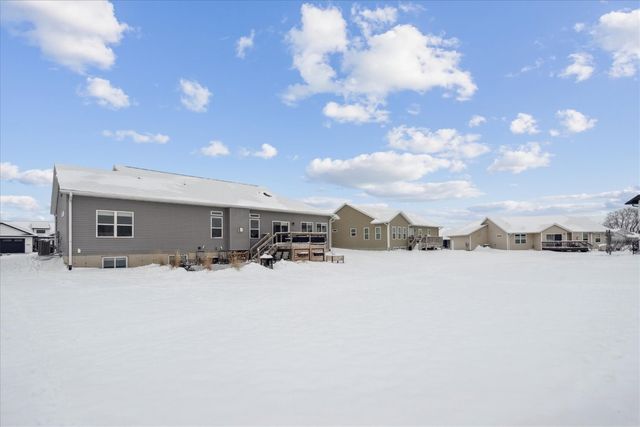 704 Cedar Bend Dr, Solon, IA 52333