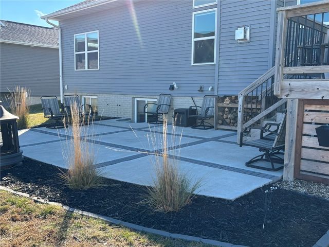 704 Cedar Bend Dr, Solon, IA 52333