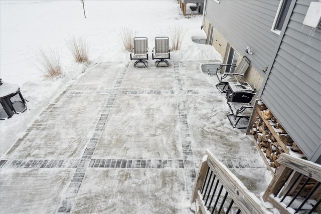 704 Cedar Bend Dr, Solon, IA 52333