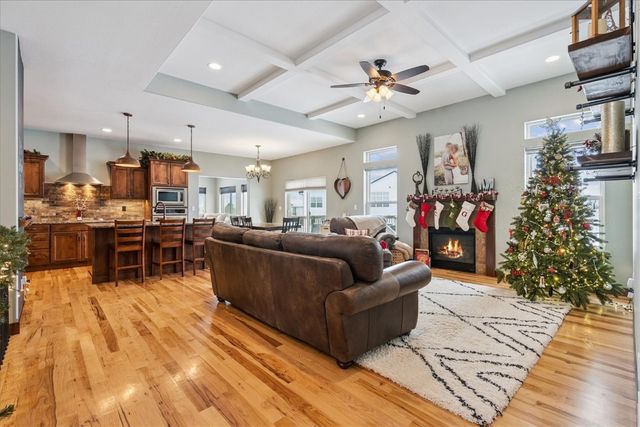 704 Cedar Bend Dr, Solon, IA 52333