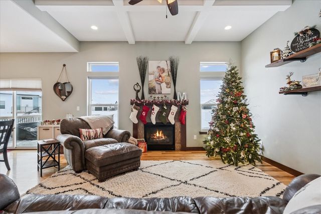 704 Cedar Bend Dr, Solon, IA 52333