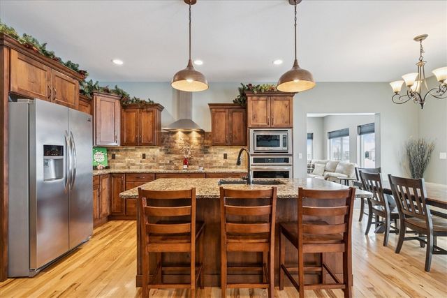 704 Cedar Bend Dr, Solon, IA 52333