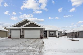 704 Cedar Bend Dr, Solon, IA 52333
