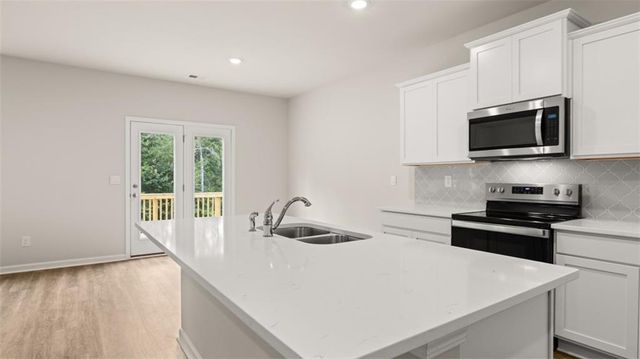 825 Trillium Drive, Locust Grove, GA 30248