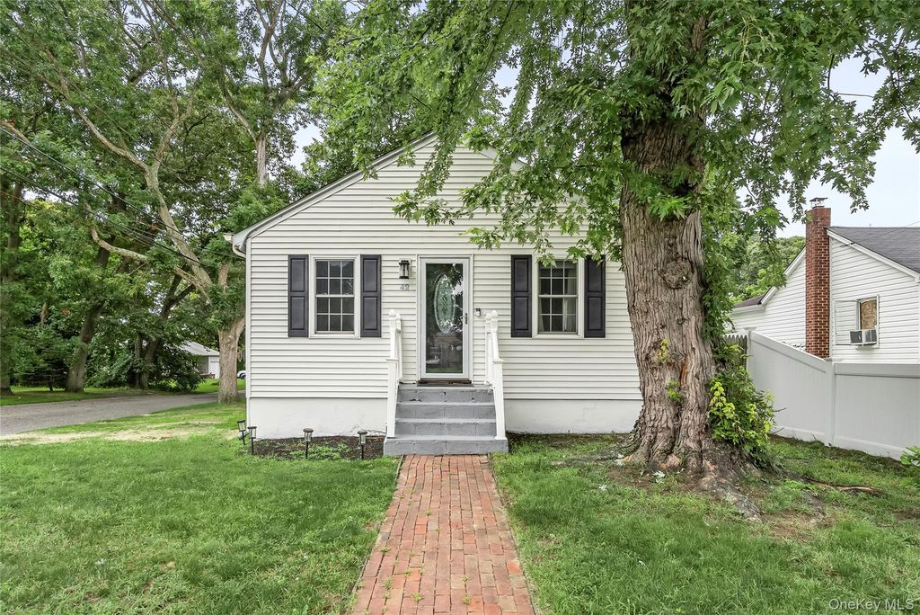 42 S Washington Avenue, Centereach, NY 11720