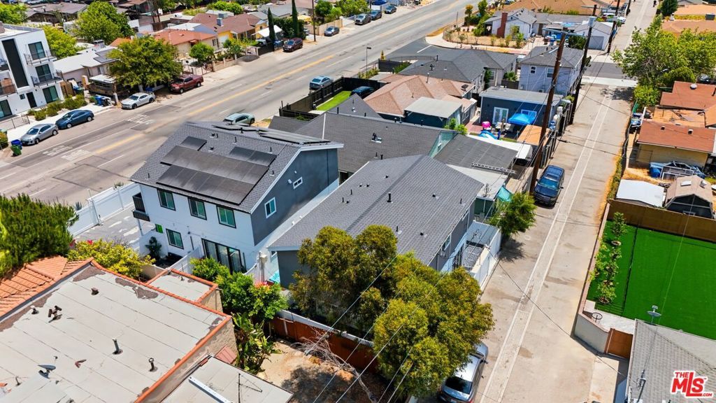 Image 34 of property listing at 5853 Vineland Avenue, North Hollywood, CA 91601