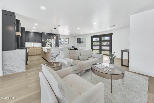 3936 E OAK Street, Phoenix, AZ 85008