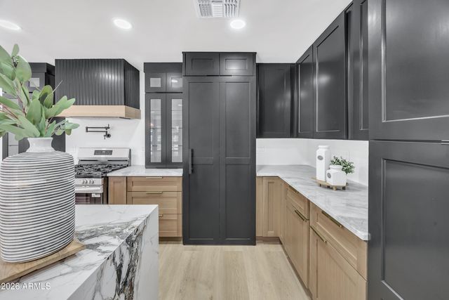 3936 E OAK Street, Phoenix, AZ 85008